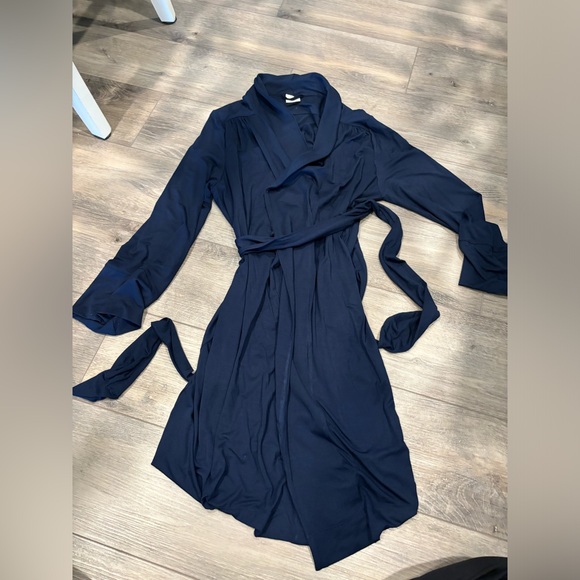 Soma Robe - Picture 1 of 2